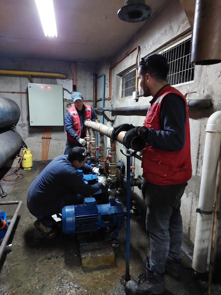 SERVICIOS Servicio técnico en sistema de bombeo para edificio