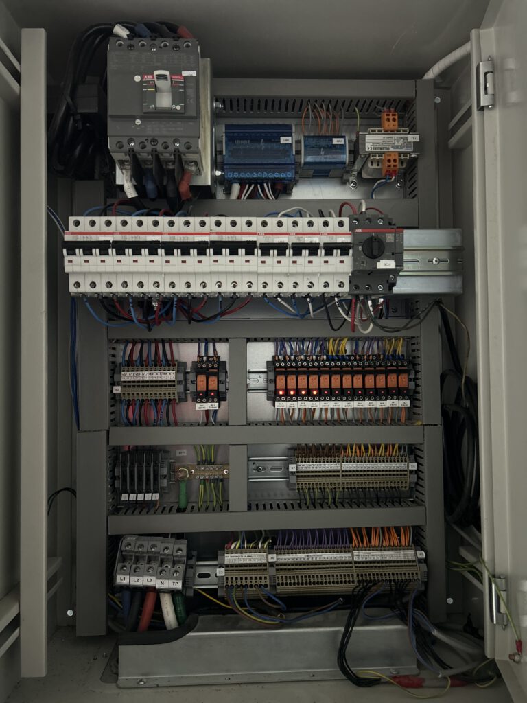 SERVICIOS Armado de tableros eléctricos para automatización industrial