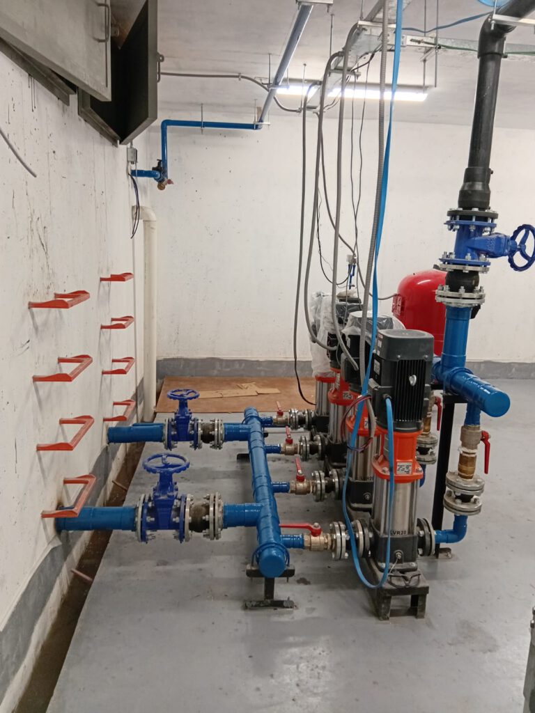 SERVICIOS Sistemas hidráulico con bombas de agua y variadores