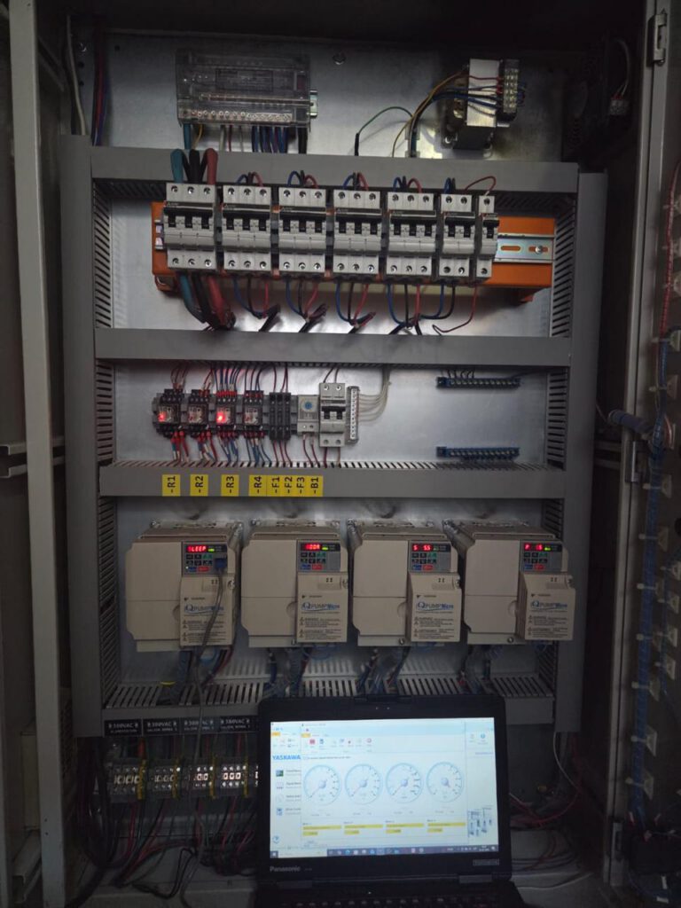 SERVICIOS Revisión de tableros eléctricos en sala de bombas