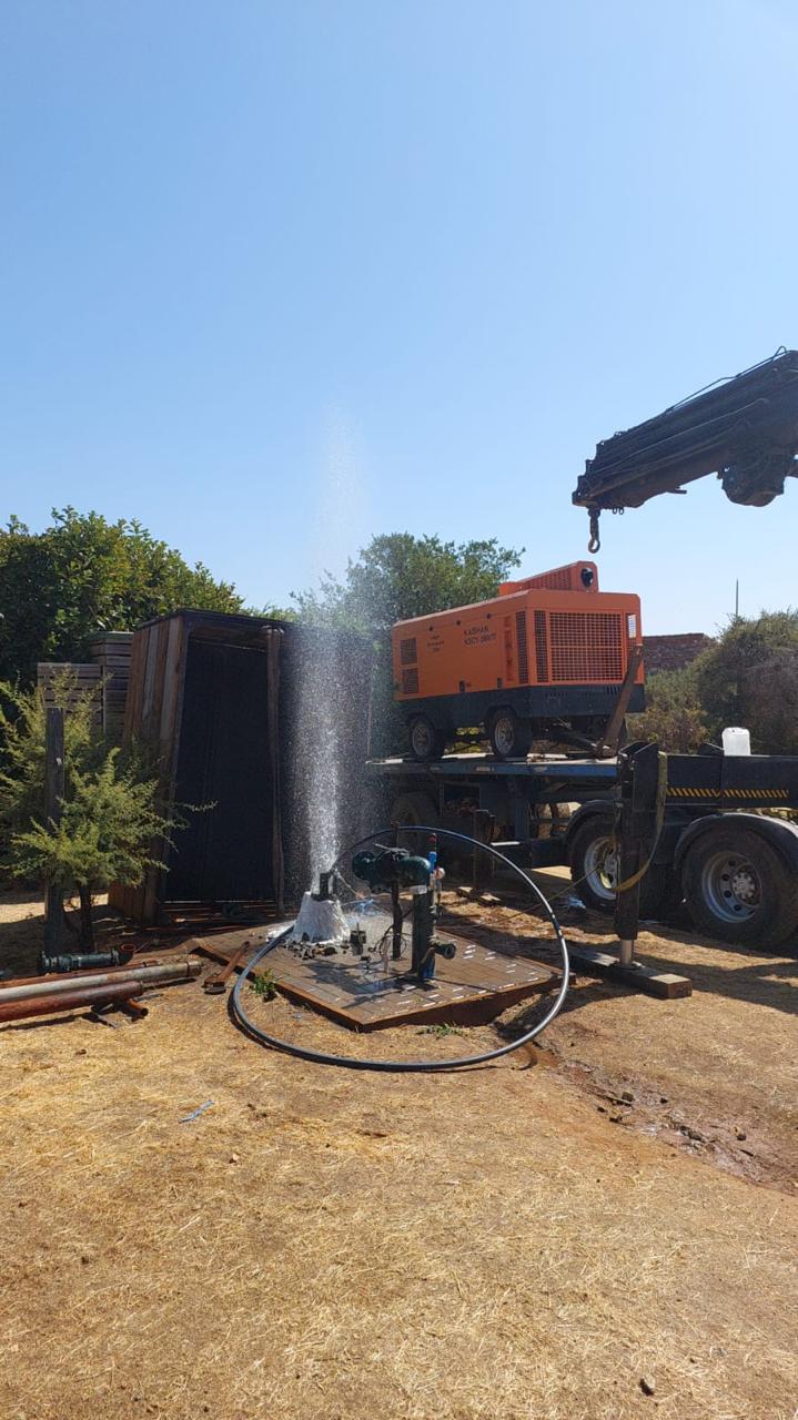 SERVICIOS Pruebas de pozo profundo para sistema de agua potable