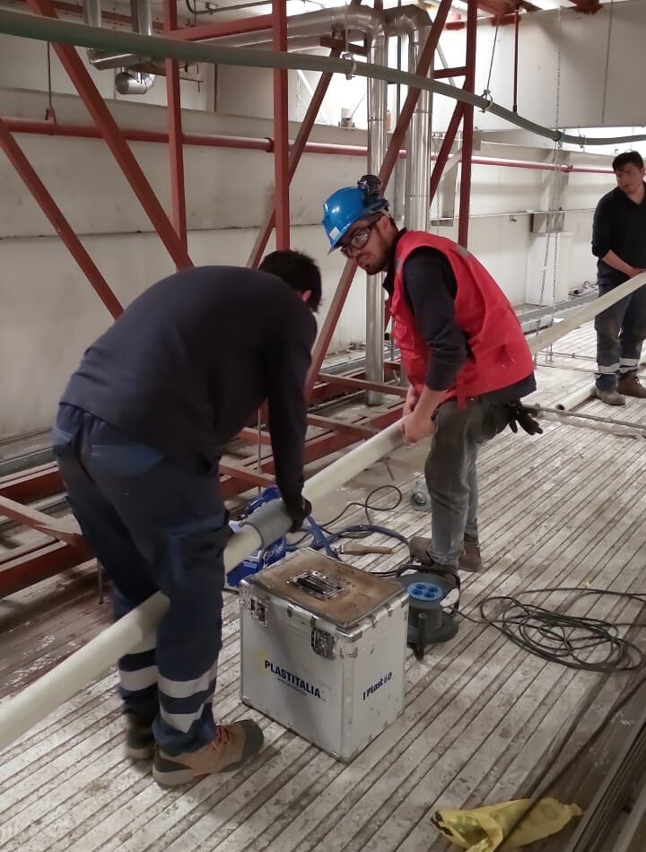 SERVICIOS Reparación de sistema de bombeo en terreno